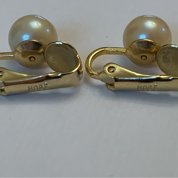 Vintage Hobe Solitaire Faux Pearl Clip On Earrings Gold Tone - Picture 5 of 7